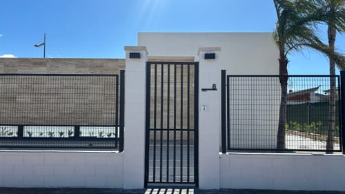 Customer photo review of Numero civico e testo sagomato modello Line 02 Acrilico