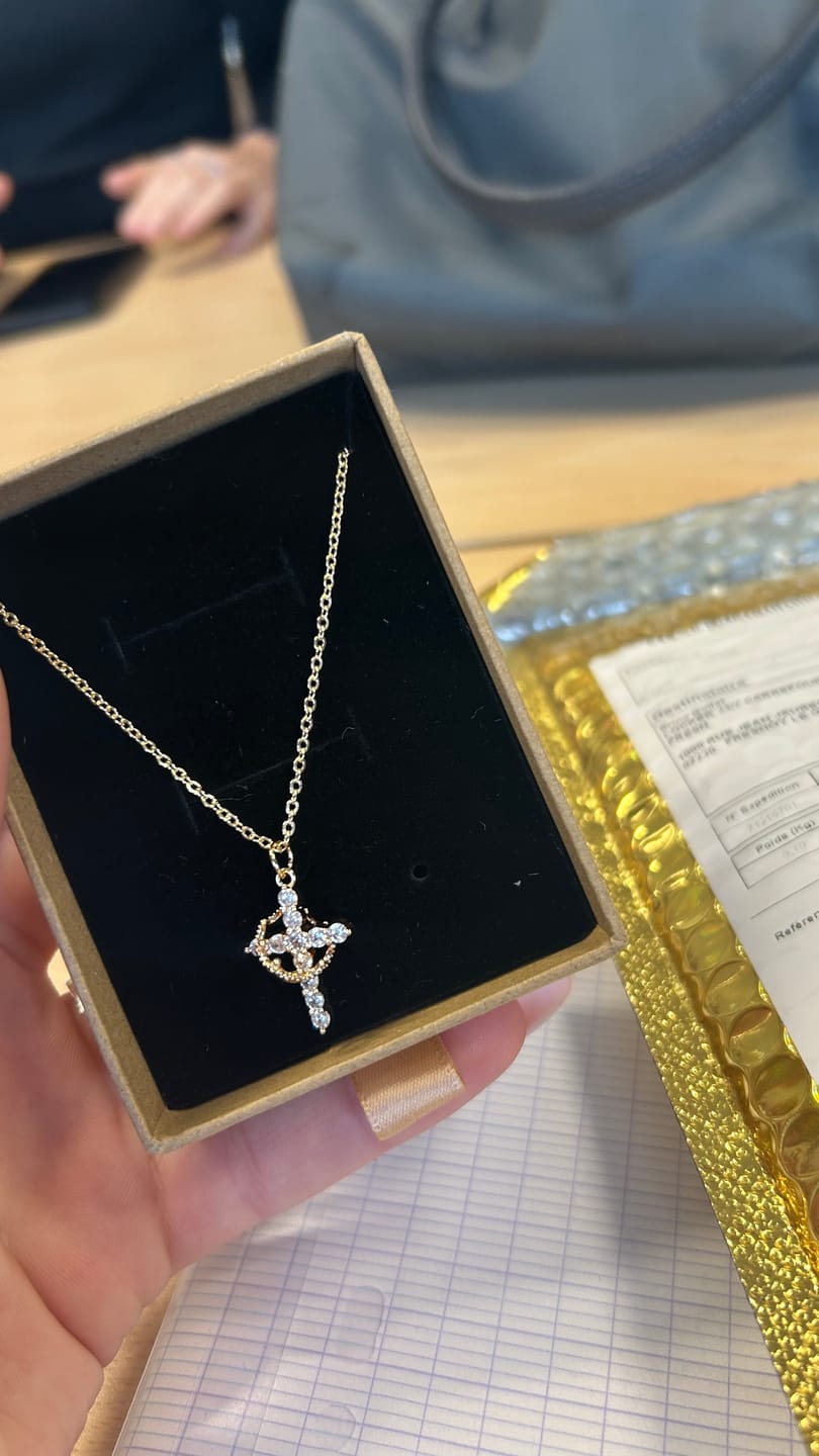 Customer photo review of Collier Croix Couronnée