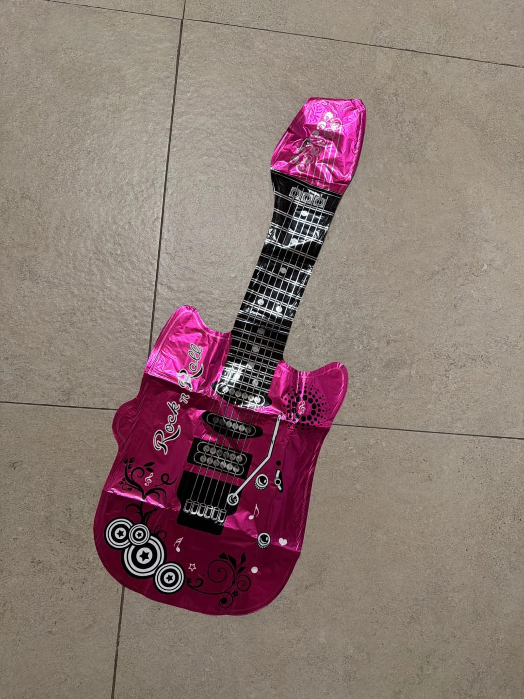 Customer photo review of 12pcs 32inch Guitar Foil Balloons Rock Band Music Theme Party Decoration Birthday Party Wedding Decorations