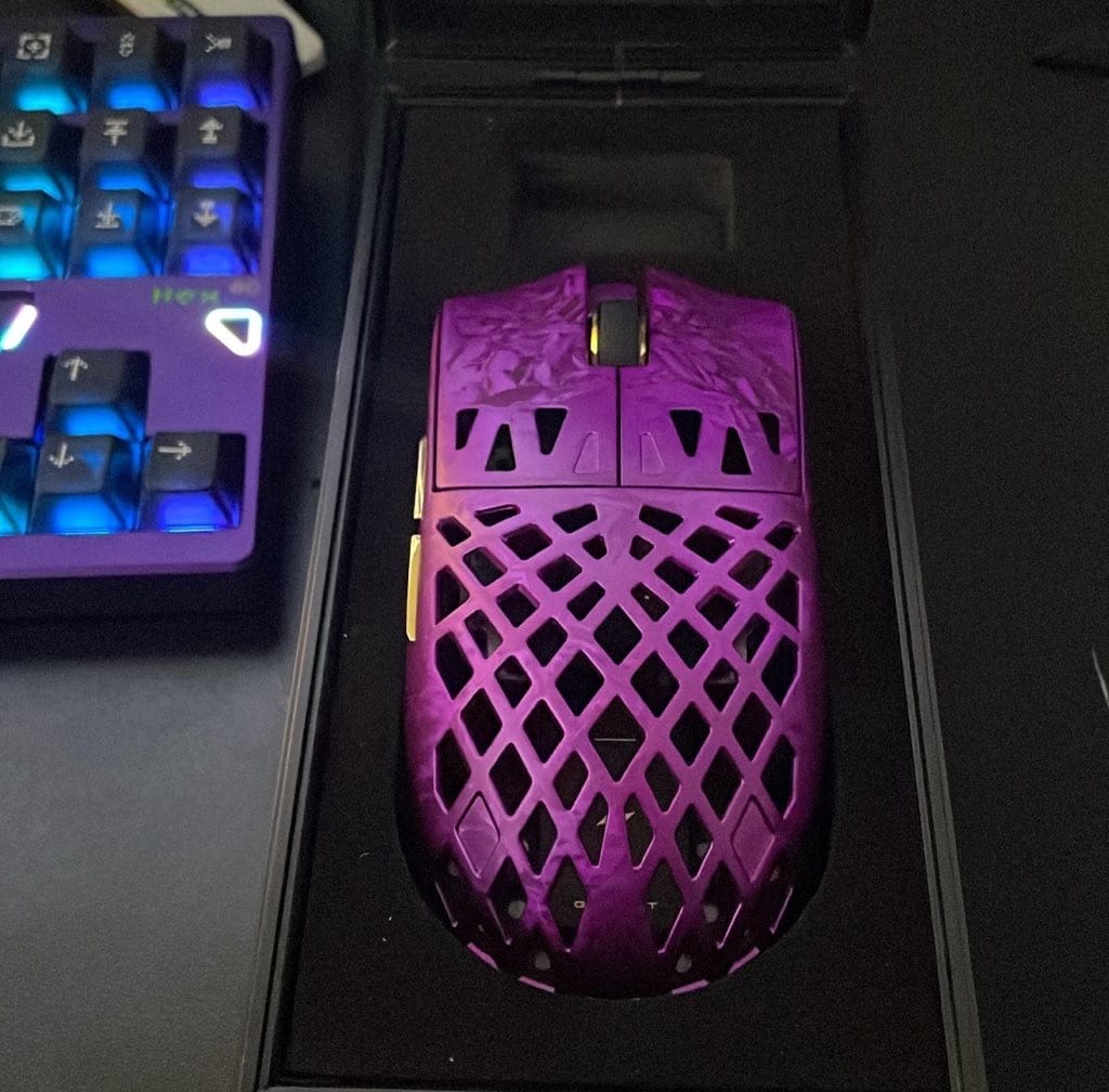 Customer photo review of ATK Blazing Sky Ghost Karbon Fiber Wireless Mouse