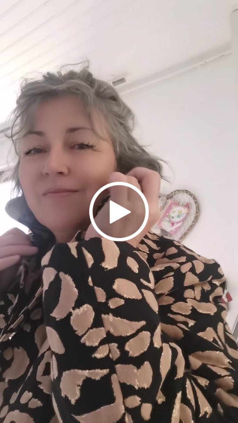 Customer video review of Veste Solveig Jacquard Éclats Nocturnes
