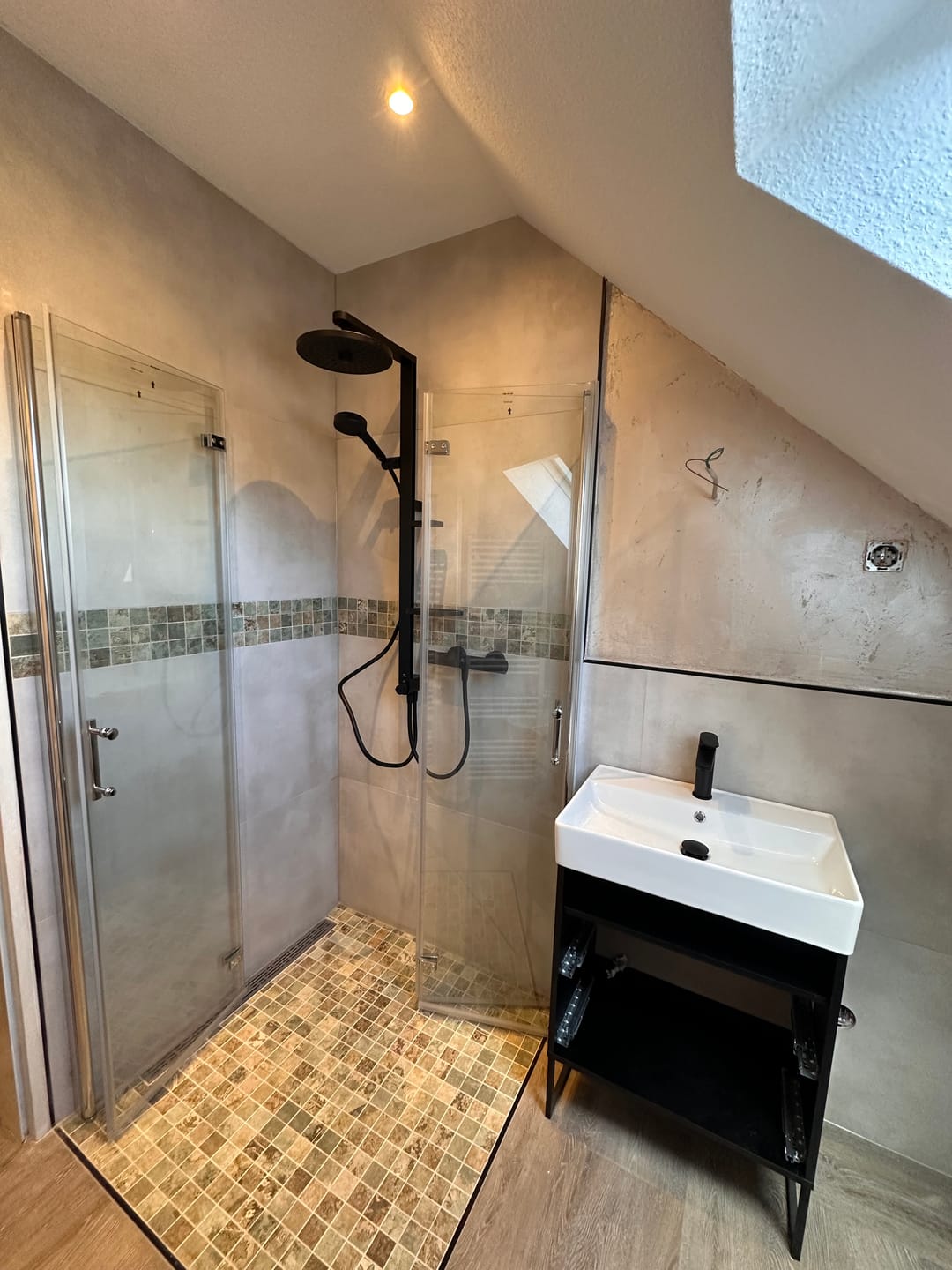 Customer photo review of SONNI Duschkabine Eckeinstieg 180° Falttür ESG Glastür 80-120cm Höhe 195cm Quadratisch