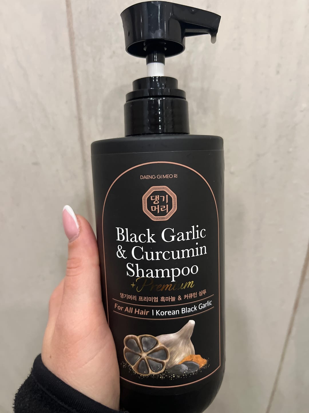 Customer photo review of Премиум анти-ейдж шампоан против косопад с Черен чесън и куркумин Doori Black Garlic and Curcumin Shampoo