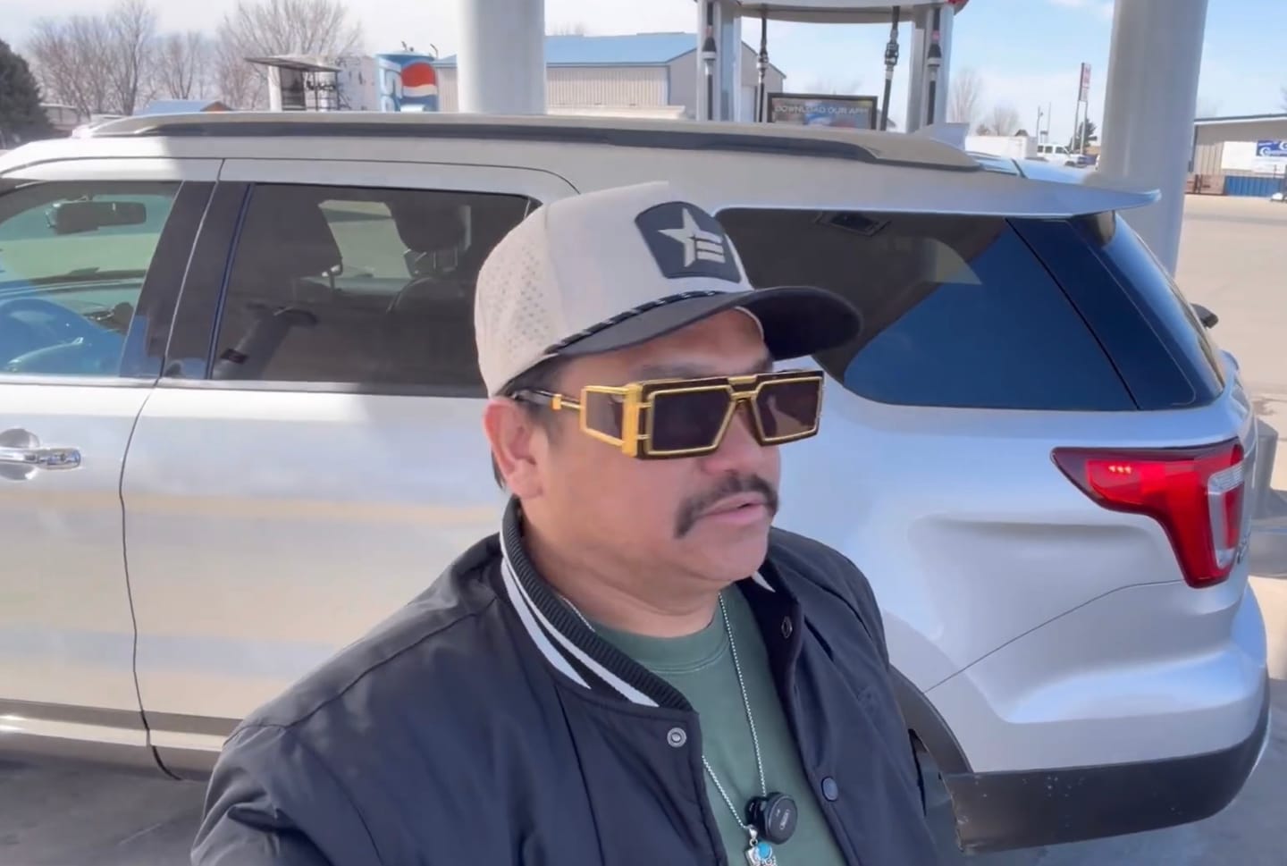 Customer photo review of Rogue Paracord Snapback - Sand