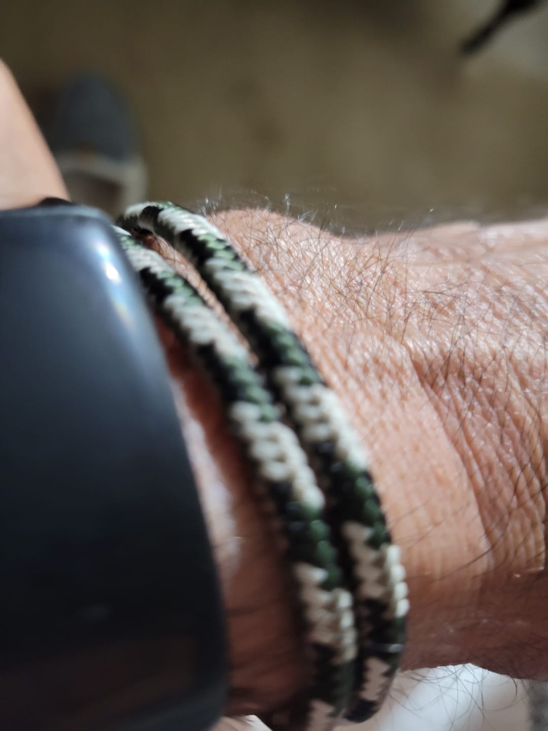 Customer photo review of Paracord Bracelet Magnetic Black Neon