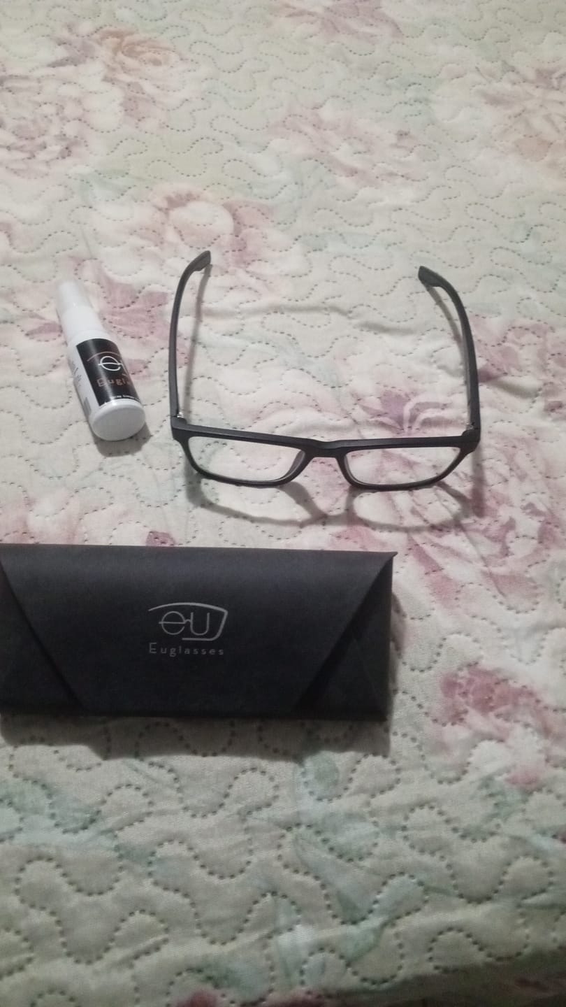 Customer photo review of Óculos de Grau Thrust