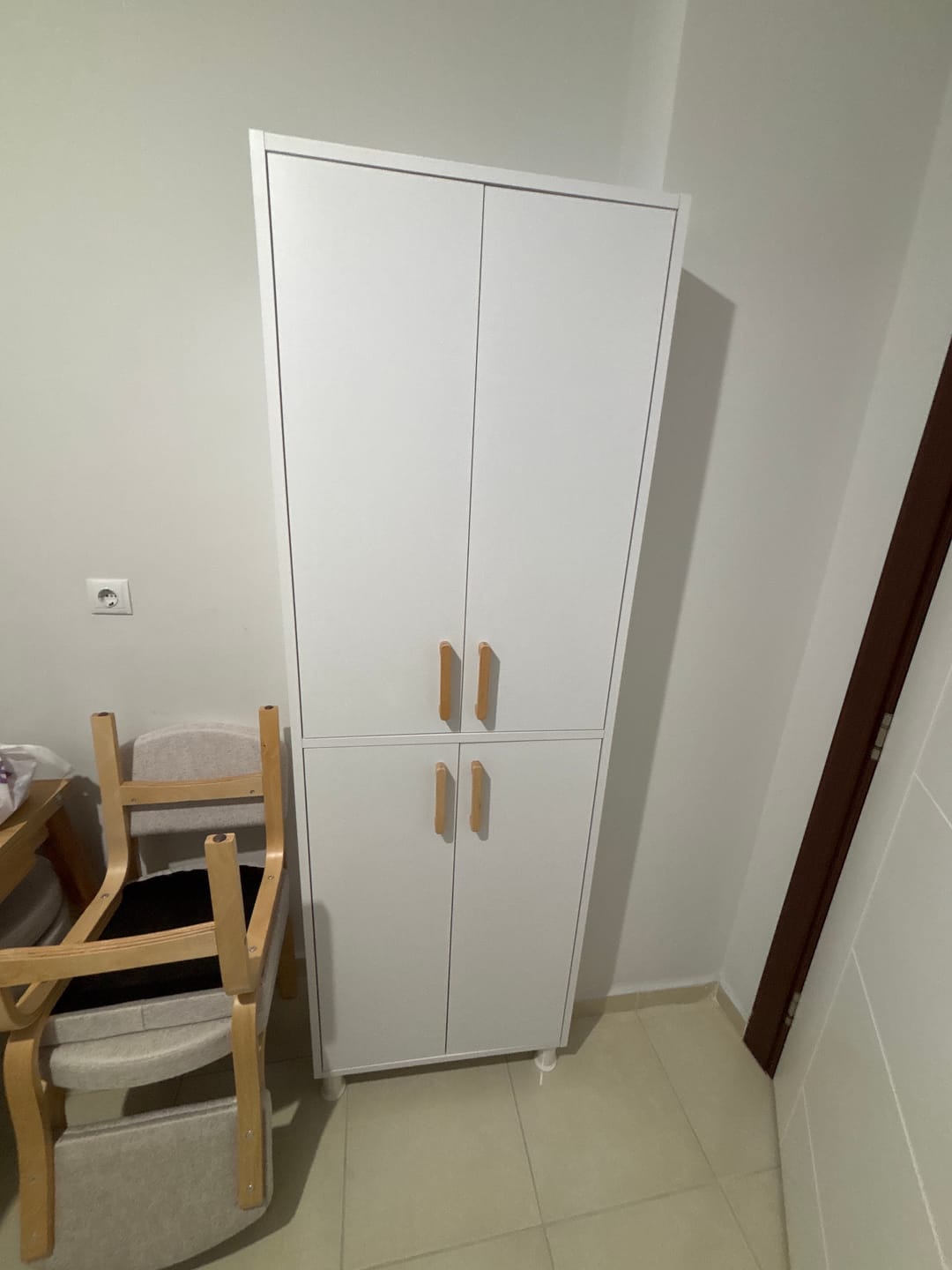 Customer photo review of Rani F1 Çok Amaçlı Dolap 4 Kapaklı 6 Raflı Banyo Kiler Mutfak Dolabı Beyaz M4