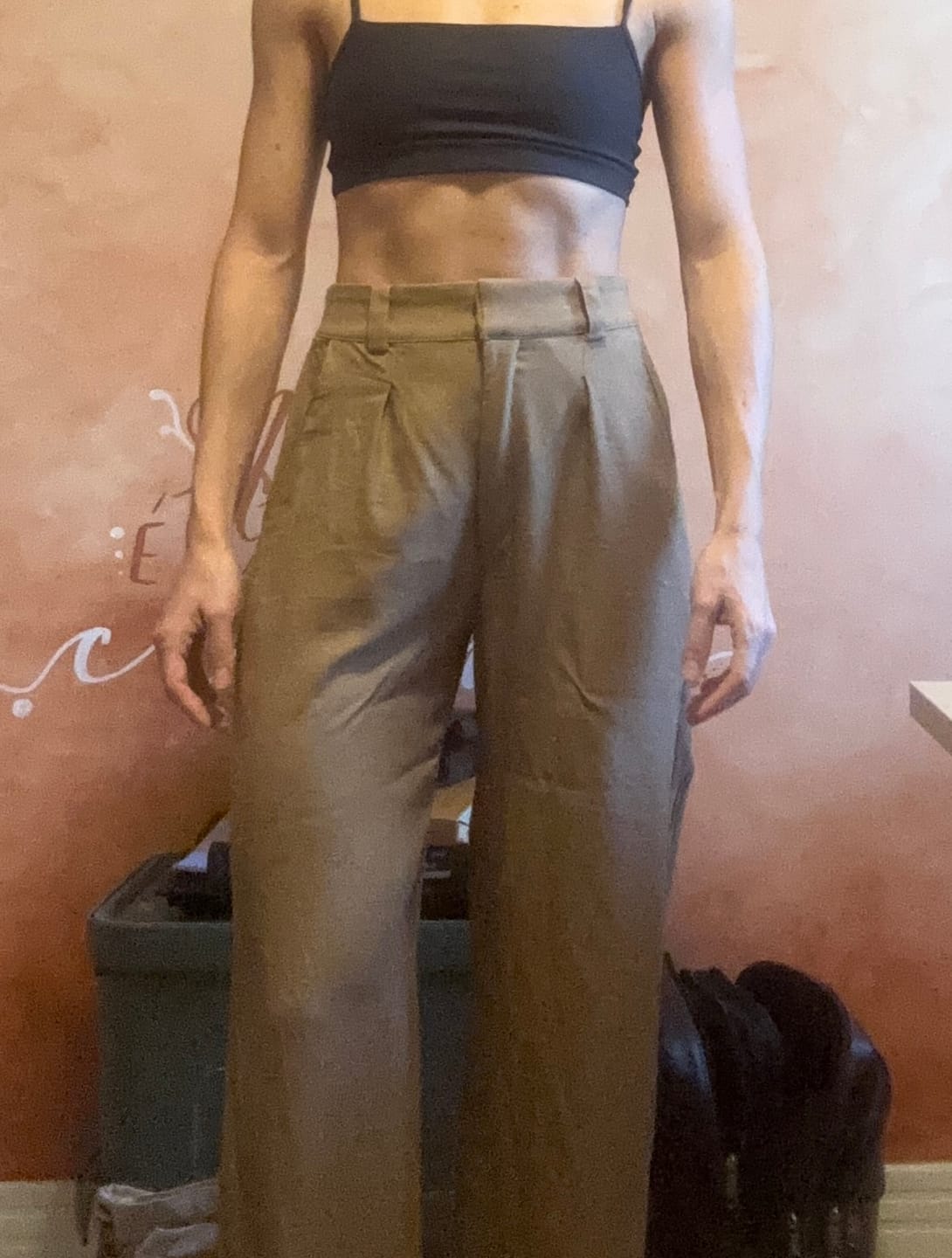 Customer photo review of Calça Pantalona Graviola Marrom Claro