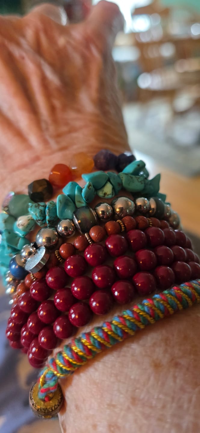 Customer photo review of High-Content Cinnabar Red String Bracelet – Handmade Feng Shui Protection & Good Luck Charm Jewelry for Prosperity & Strength