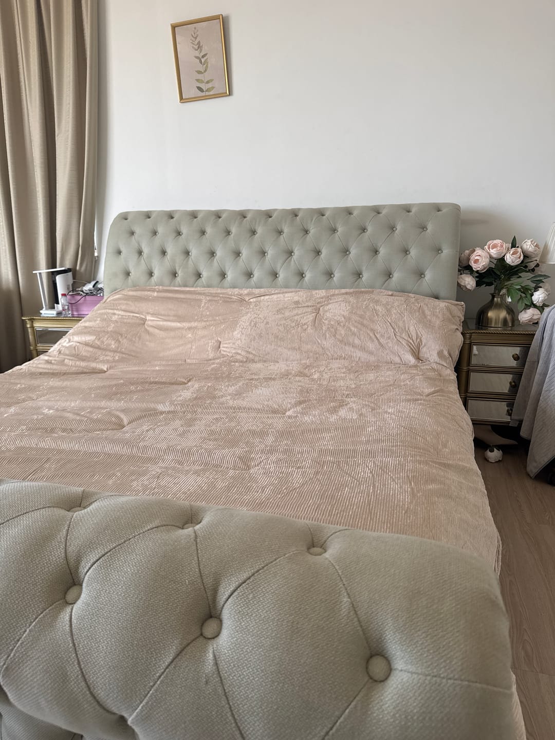 Customer photo review of Zarion Jacquard Velvet Comforter 7 pieces set