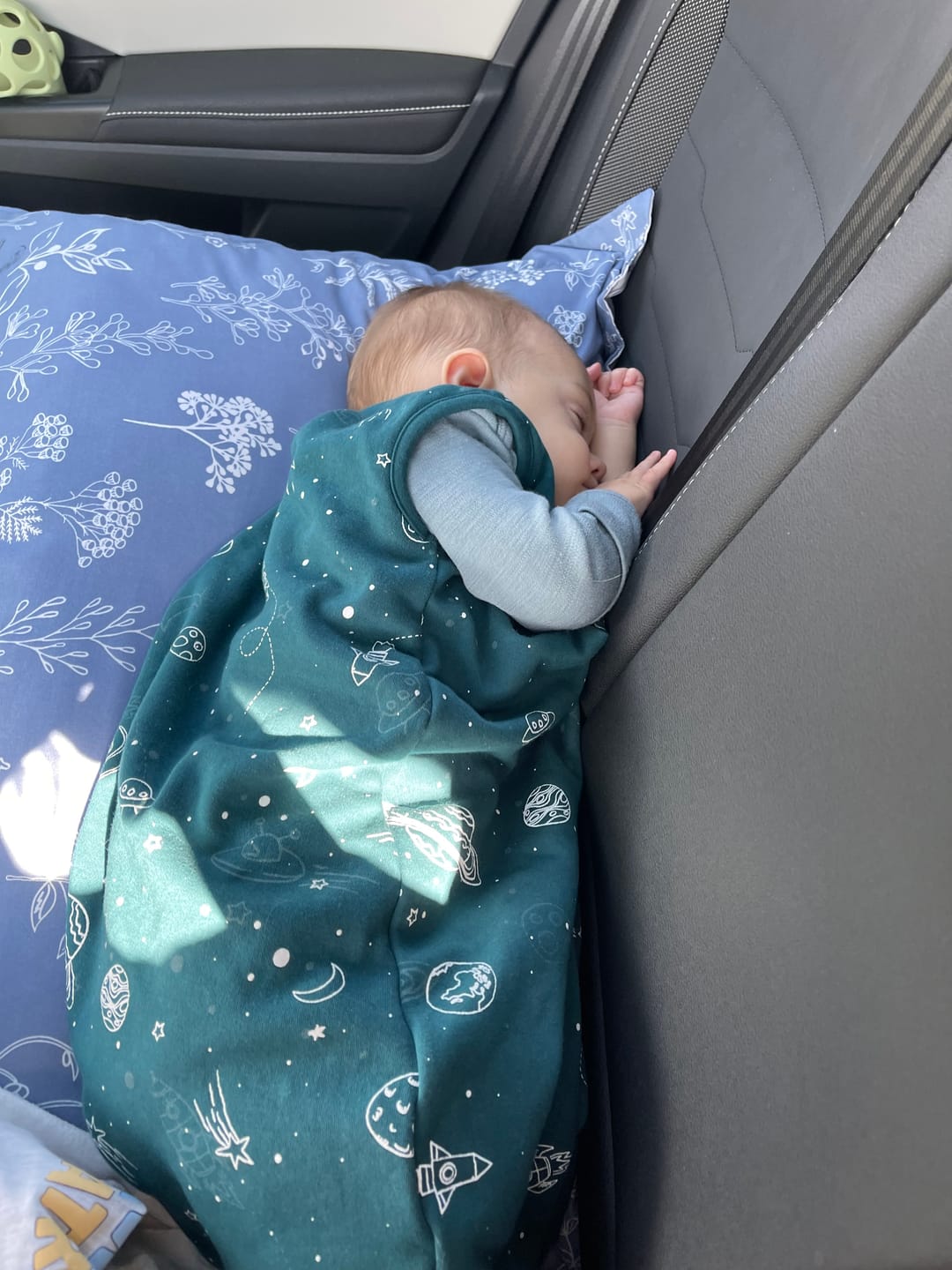 Customer photo review of 4 Season® Baby Sleep Bag with Feet, Merino Wool & Organic Cotton, Space - GLOW IN THE DARK