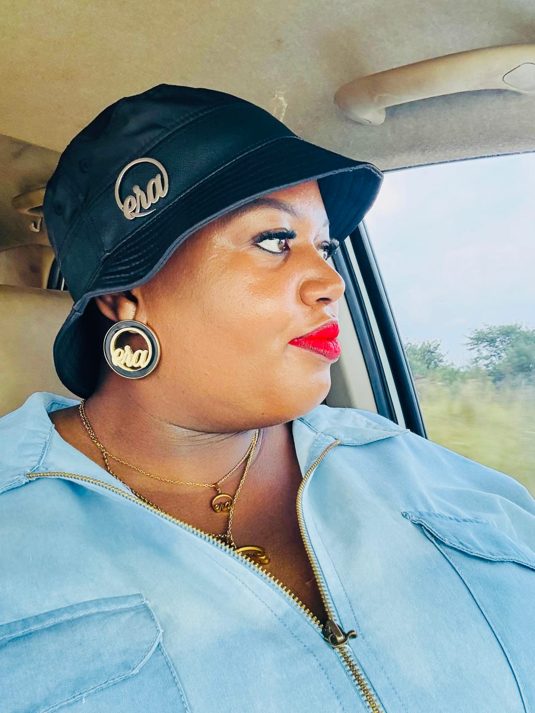 Customer photo review of Black Billy Bucket Hat