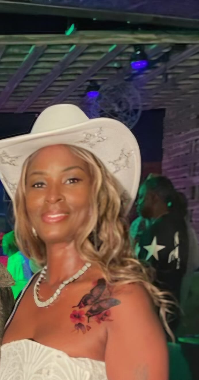 Customer photo review of Outre Melted Hairline Glueless HD Lace Front Wig - LORENZA 40"