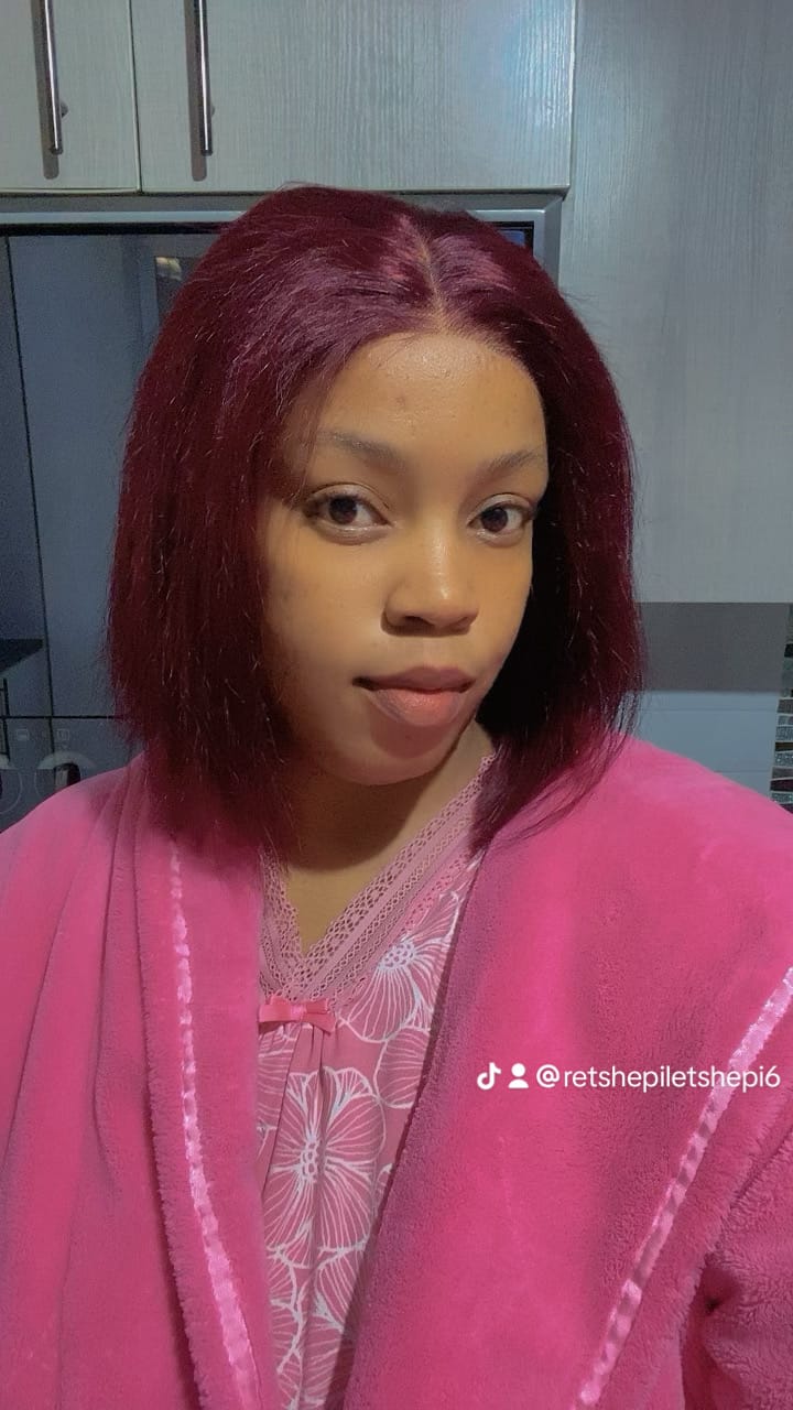 Customer photo review of Sleek Super Double Drawn Burgundy Glueless 8 inch Bob
