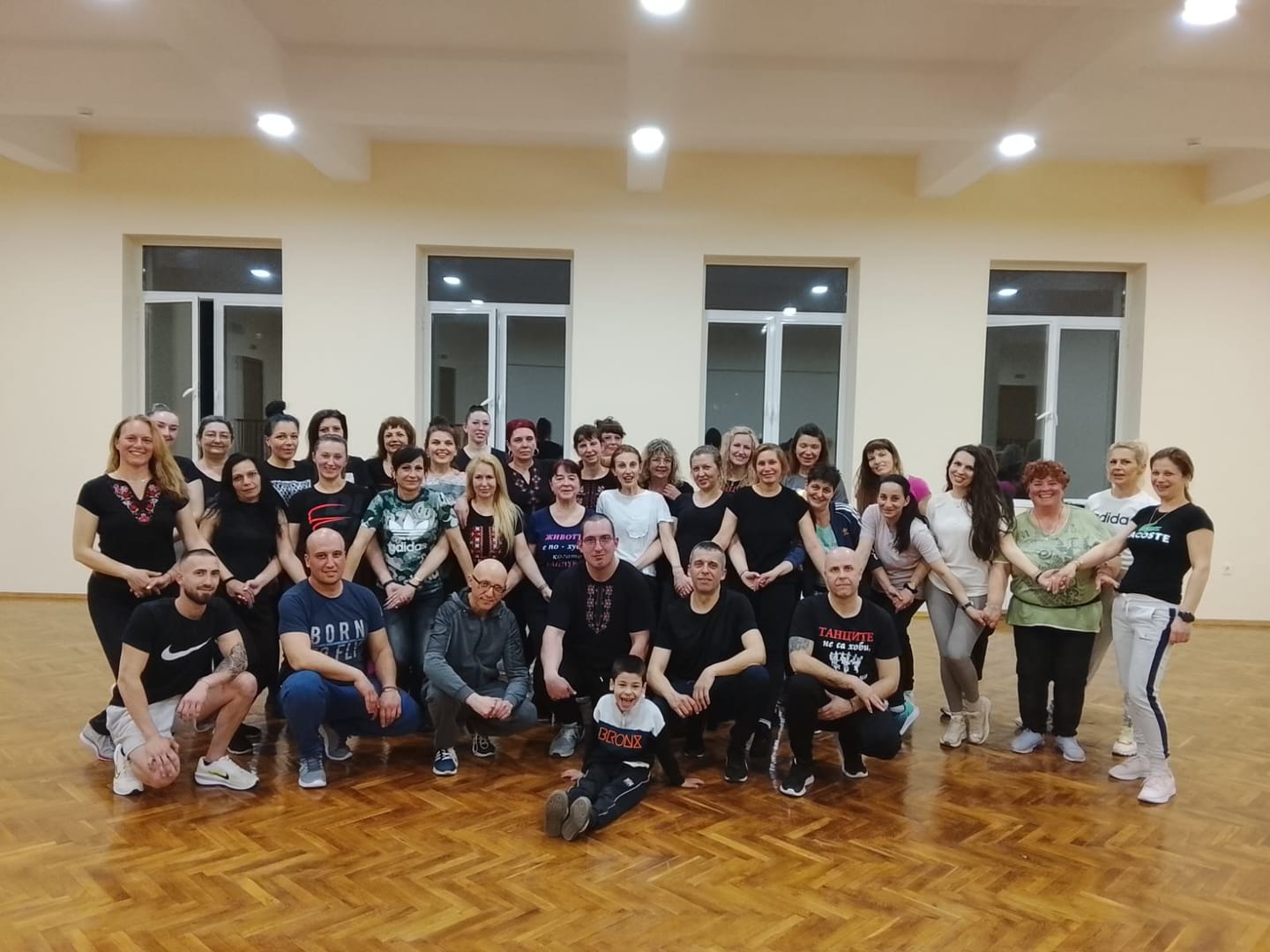 Customer photo review of Тениска с V деколте - "Самоковска"