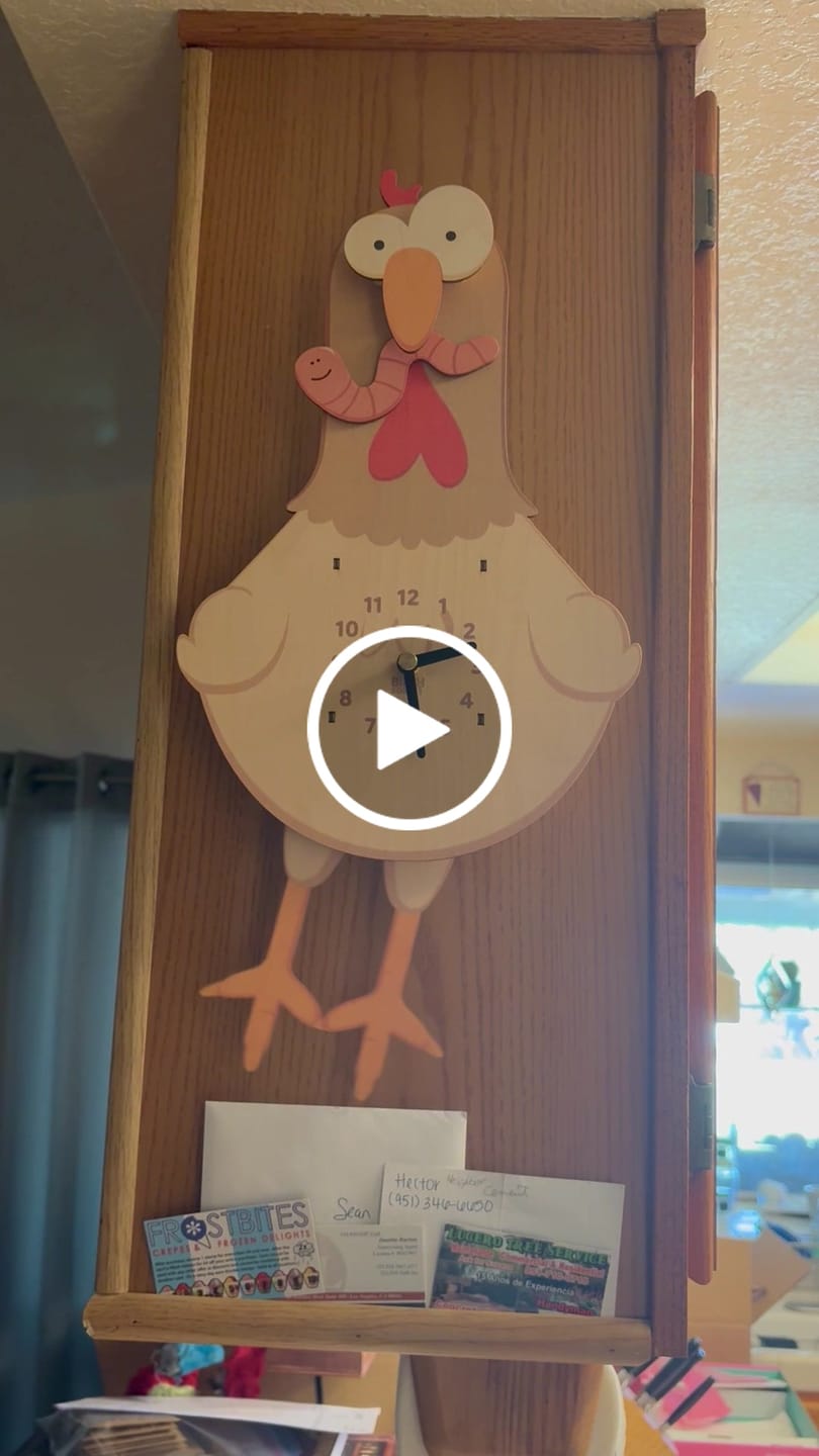 Customer video review of Betty the Chicken Pendulum Clock