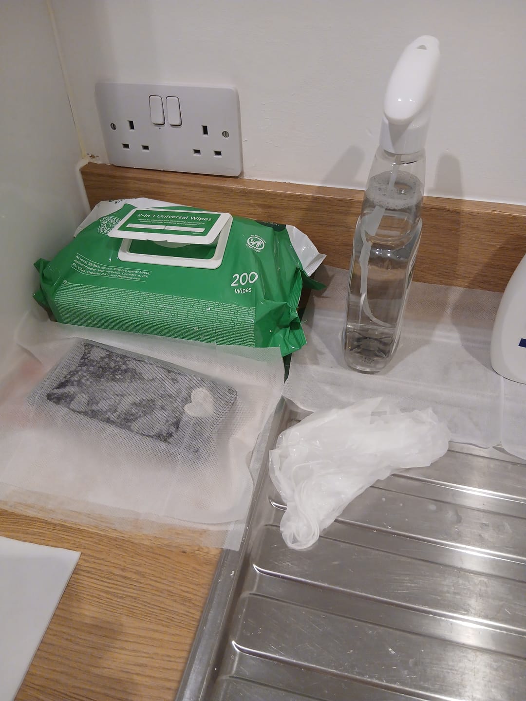 Customer photo review of Clinell Universal Wipes CW200