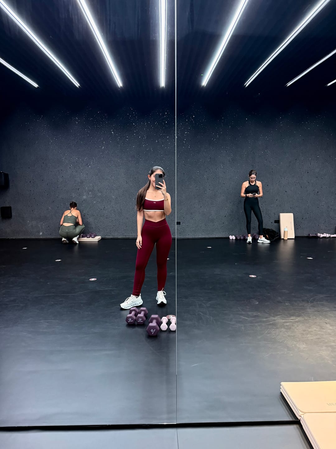 Customer photo review of The V Legging / Black-Cherry