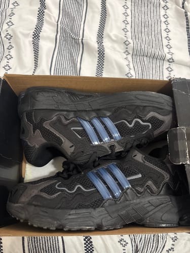 Customer photo review of Response CL Bad Bunny Triple Black