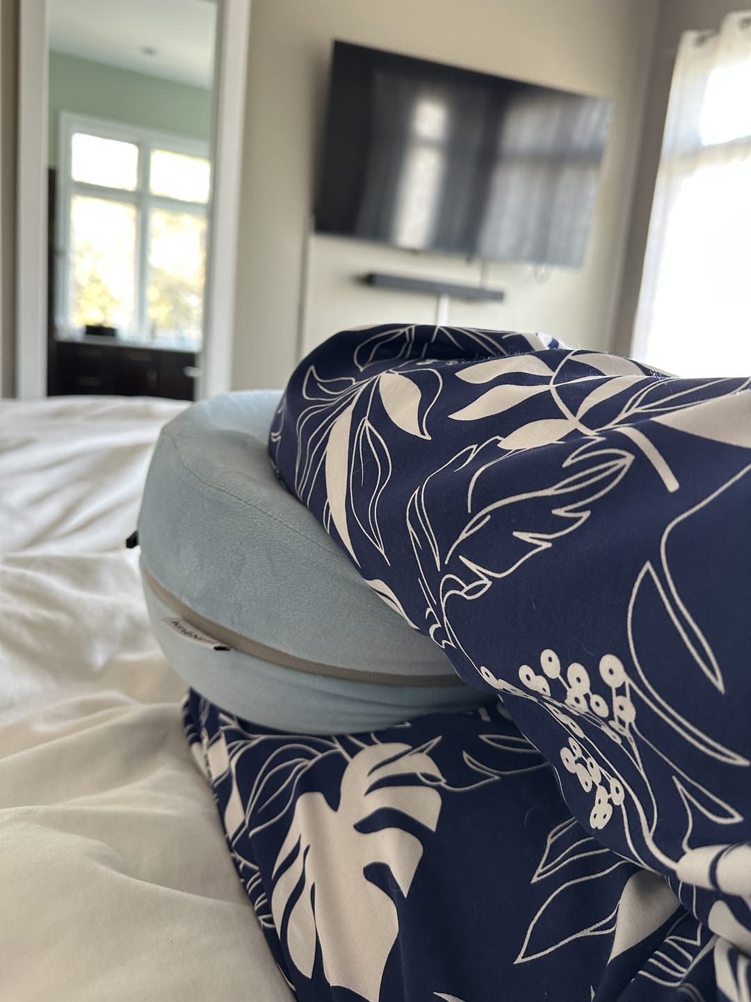 Customer photo review of knēNest® AI-Optimized Knee Pillow for Side Sleepers, Sounder Sleep, Alleviate Back Pain, Hip & Knee Support