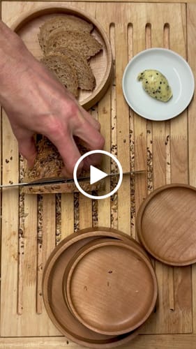 Customer video review of Kirschschale Solva – kleine, handgedrechselte Holzschale aus Kirschholz mit natürlichem Bienenwachs-Finish für Tisch & Alltag, zierliche Form. Ø 11,5 cm