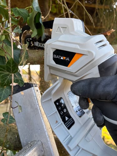 Customer photo review of 18V Nexxsaw Compact Cordless Chainsaw V2 - Incl. 2.0Ah Battery and 2.4A Charger