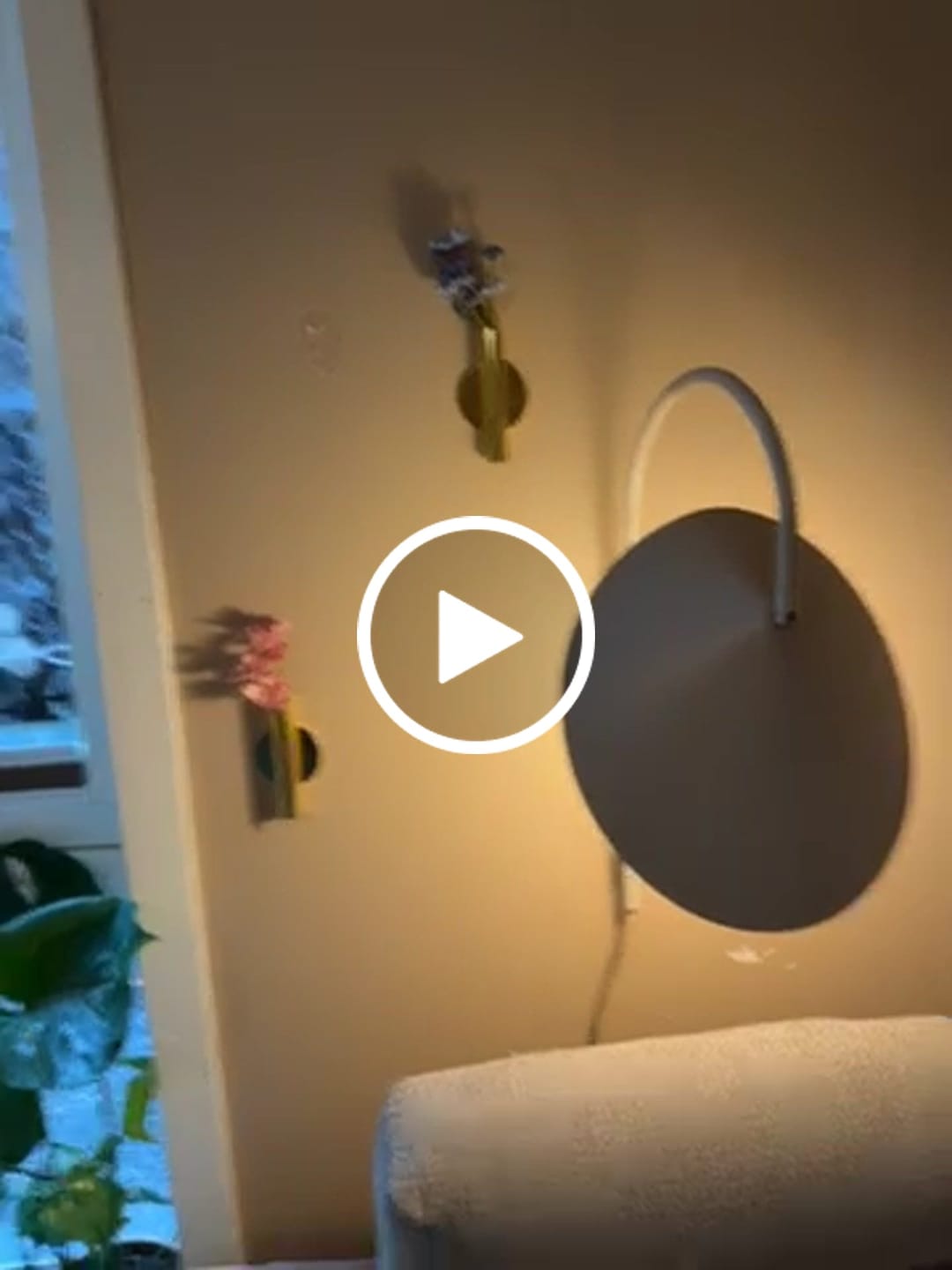 Customer video review of Manhattan vase vegg, gull