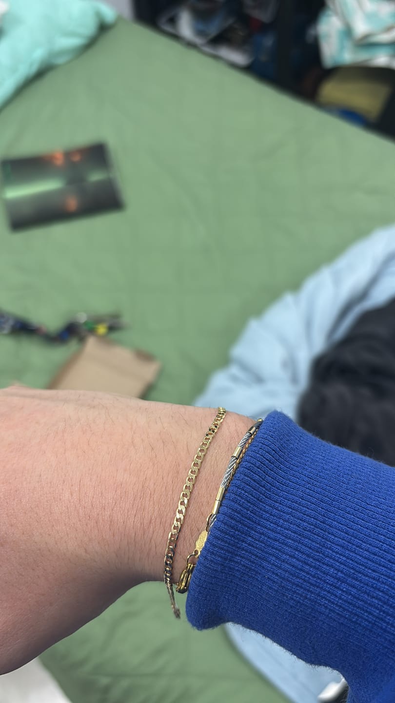 Customer photo review of Pulsera Eslabón plano en Oro laminado 18k