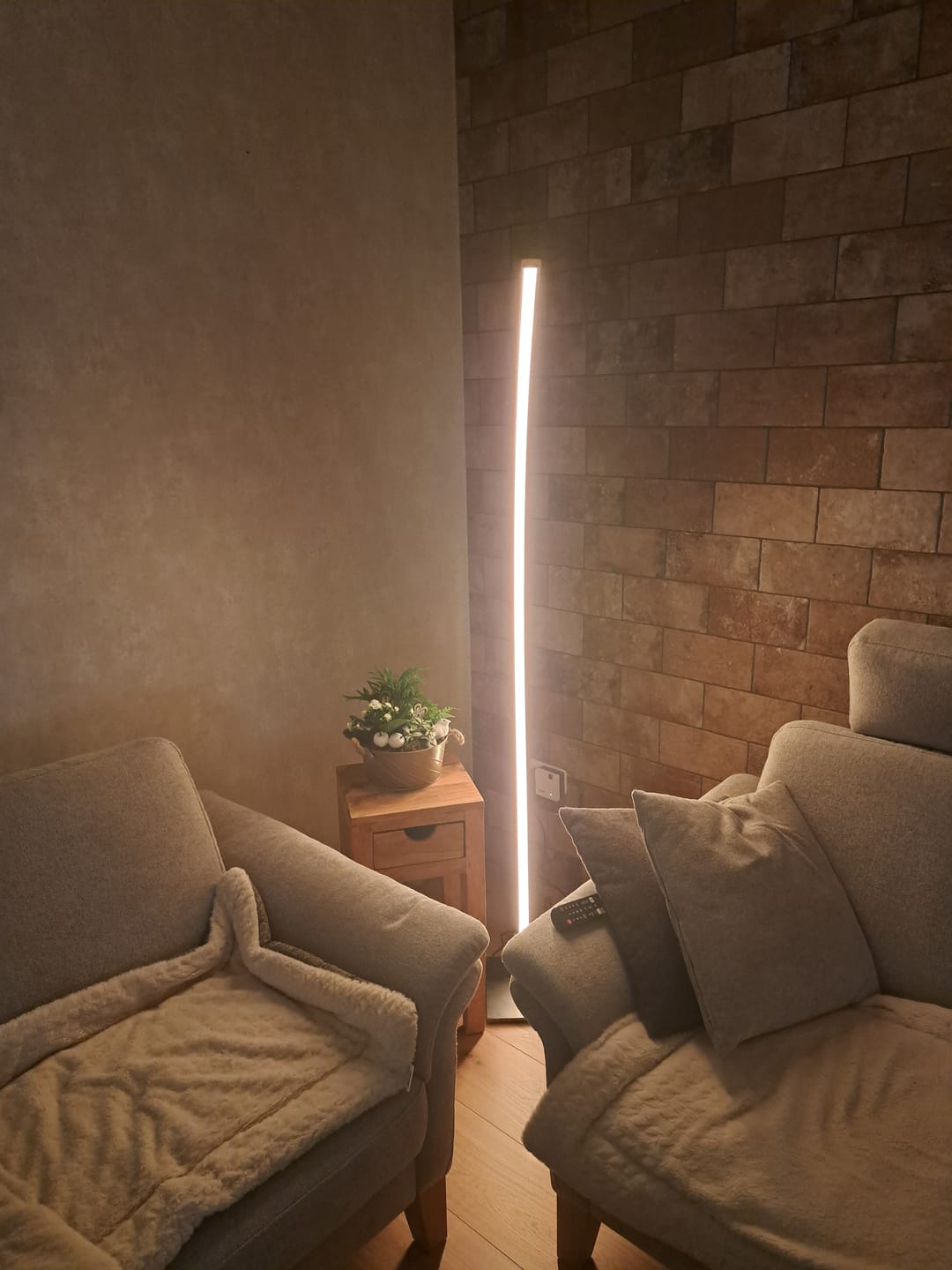 Customer photo review of Designer Stehlampe aus Massivholz, LED-Leuchte doppelt geschwungen - Fulgor