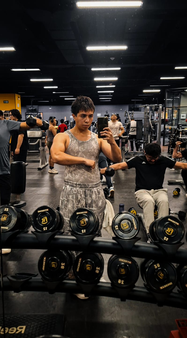 Customer photo review of CAMO HEAVYWEIGHT SWEATPANTS