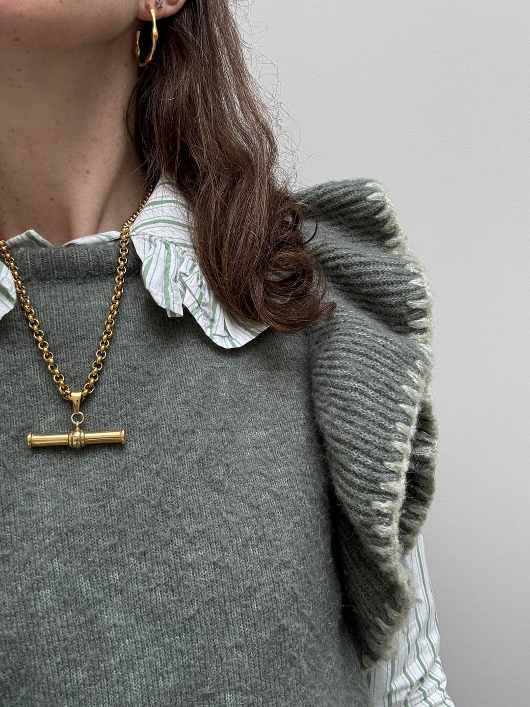 Customer photo review of XL T-Bar Necklace