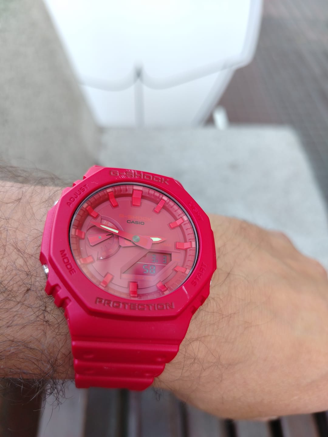 Customer photo review of Reloj Casio G-Shock Royal Oak "Casioak" GA-2100-4AJF Carbon Core Rojo JDM