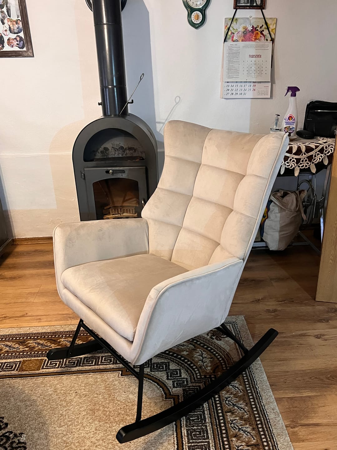 Customer photo review of Scaun balansoar tapitat BAZALTO, bej/negru, stofa catifelata, 70x90x92 cm