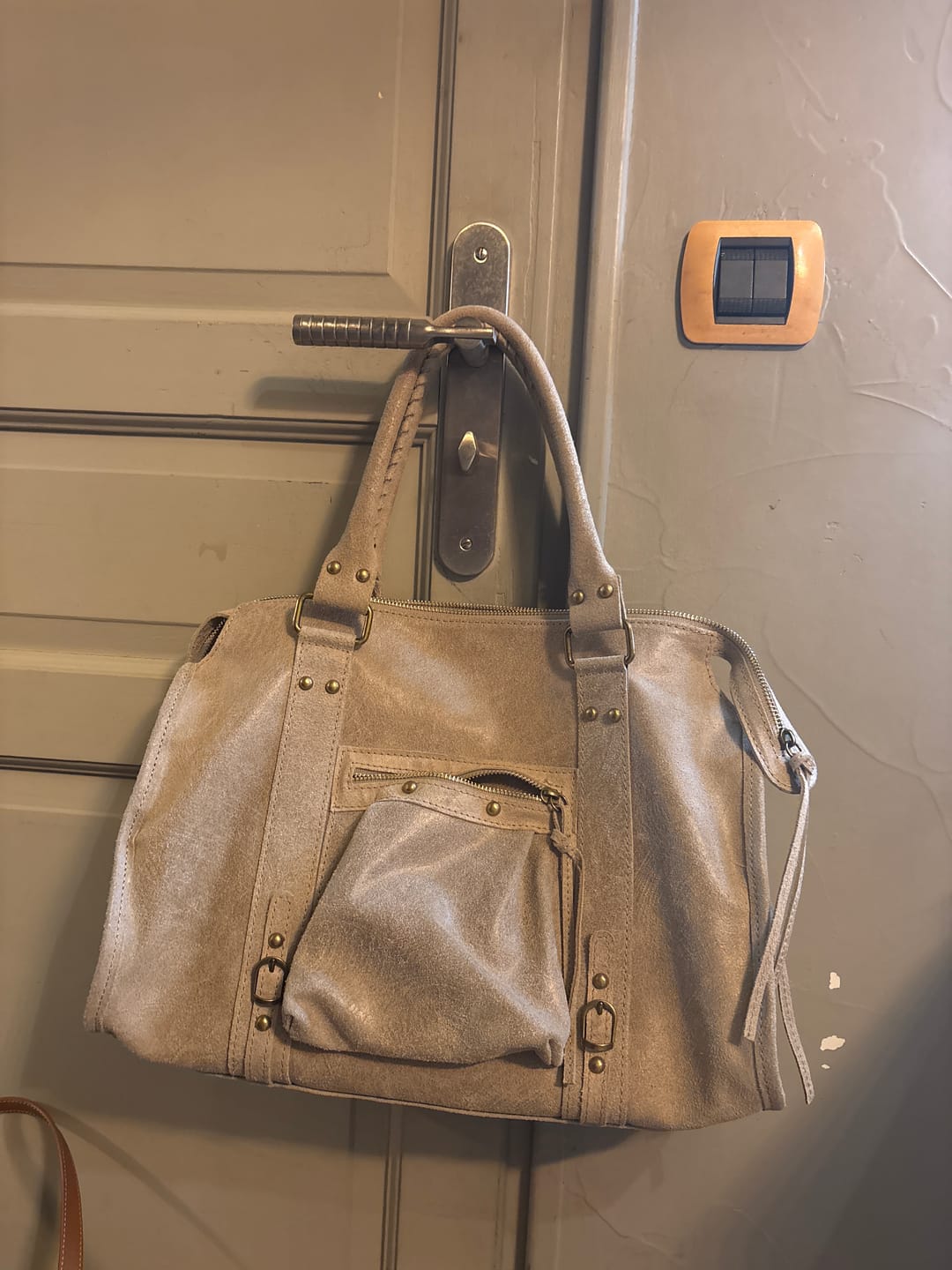 Customer photo review of It girl bag Cremé