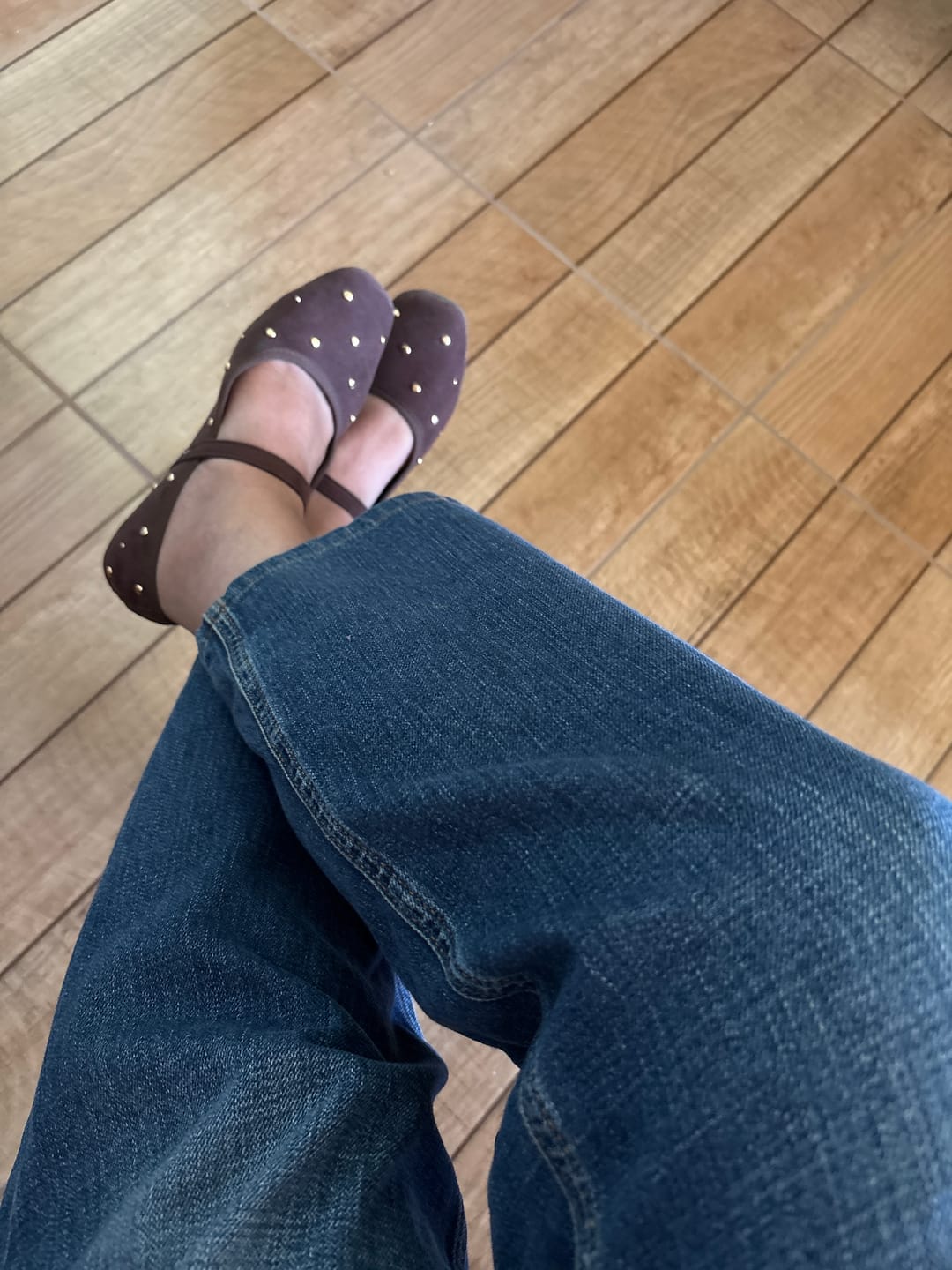 Customer photo review of Zapato Ballerina Suede Café Tachas