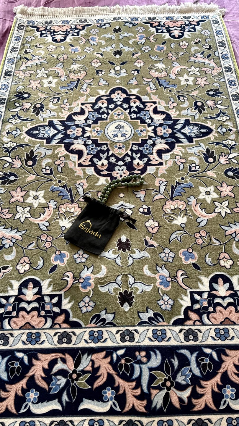 Customer photo review of Masjid-e-Nabawi Mosque Padded Prayer Mat