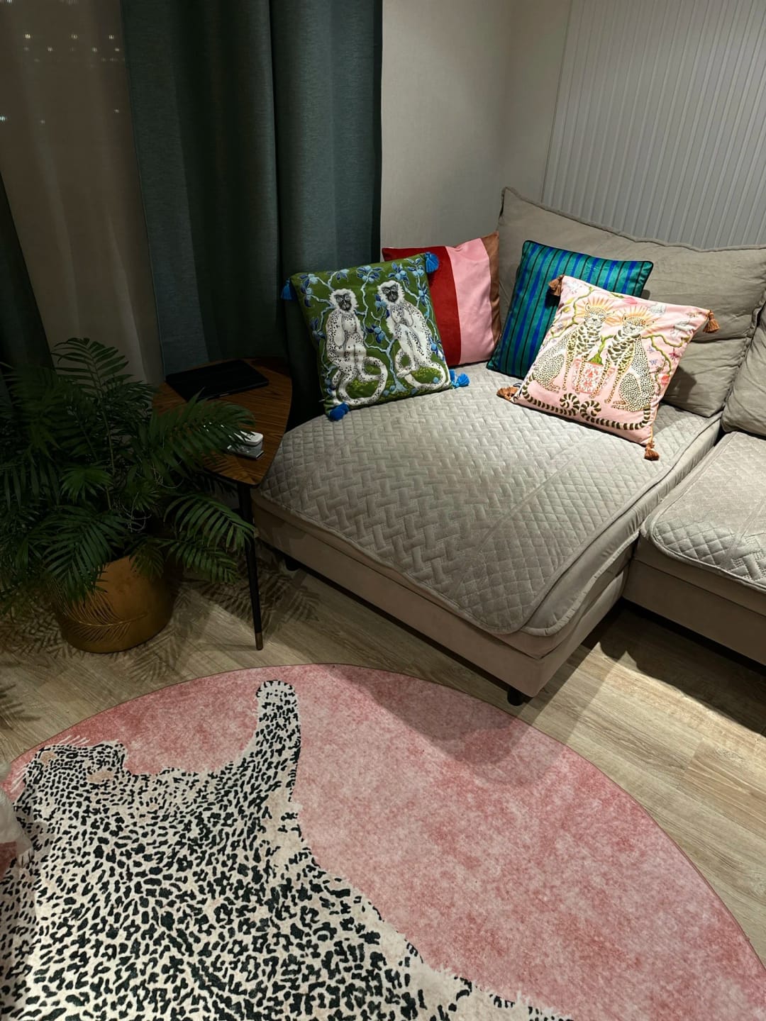 Customer photo review of Green Monkeys Velvet Pillow Cover