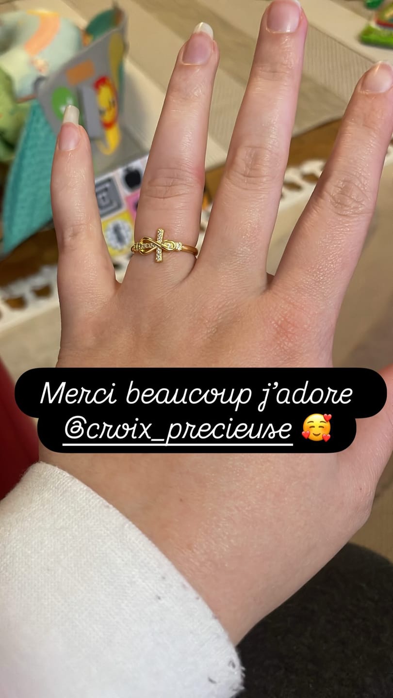 Customer photo review of Bague Croix Amour