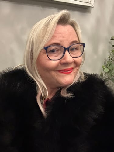 Customer photo review of Face Framing Layers / Clip In Extensions / Human Hair / 14 inches / 15 grams