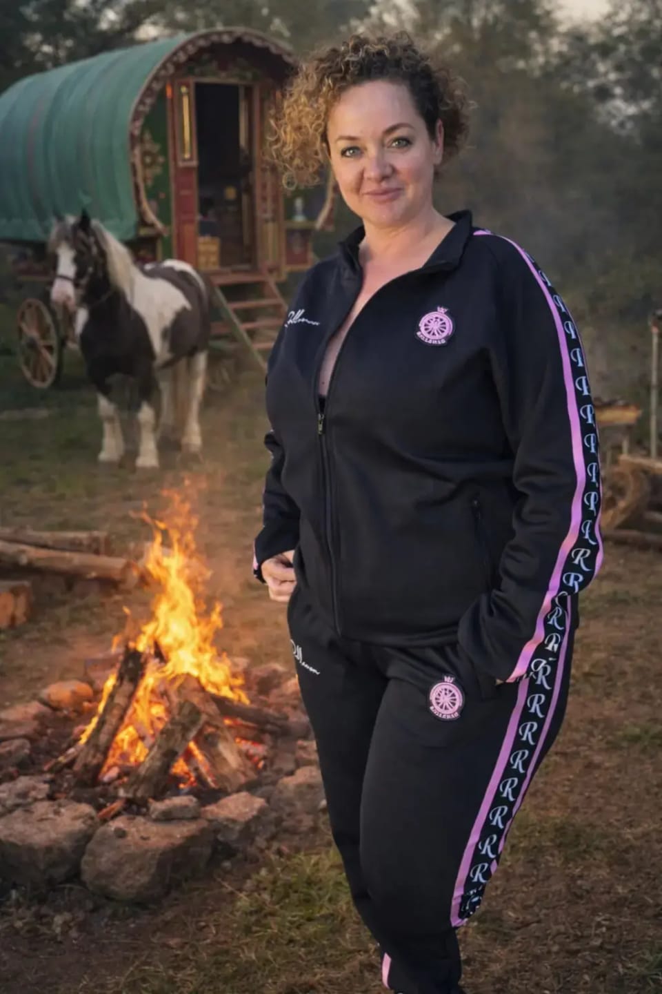 Customer photo review of Rosita Tweedelig Trainingspak voor Dames - Zwart met Roze Strepen