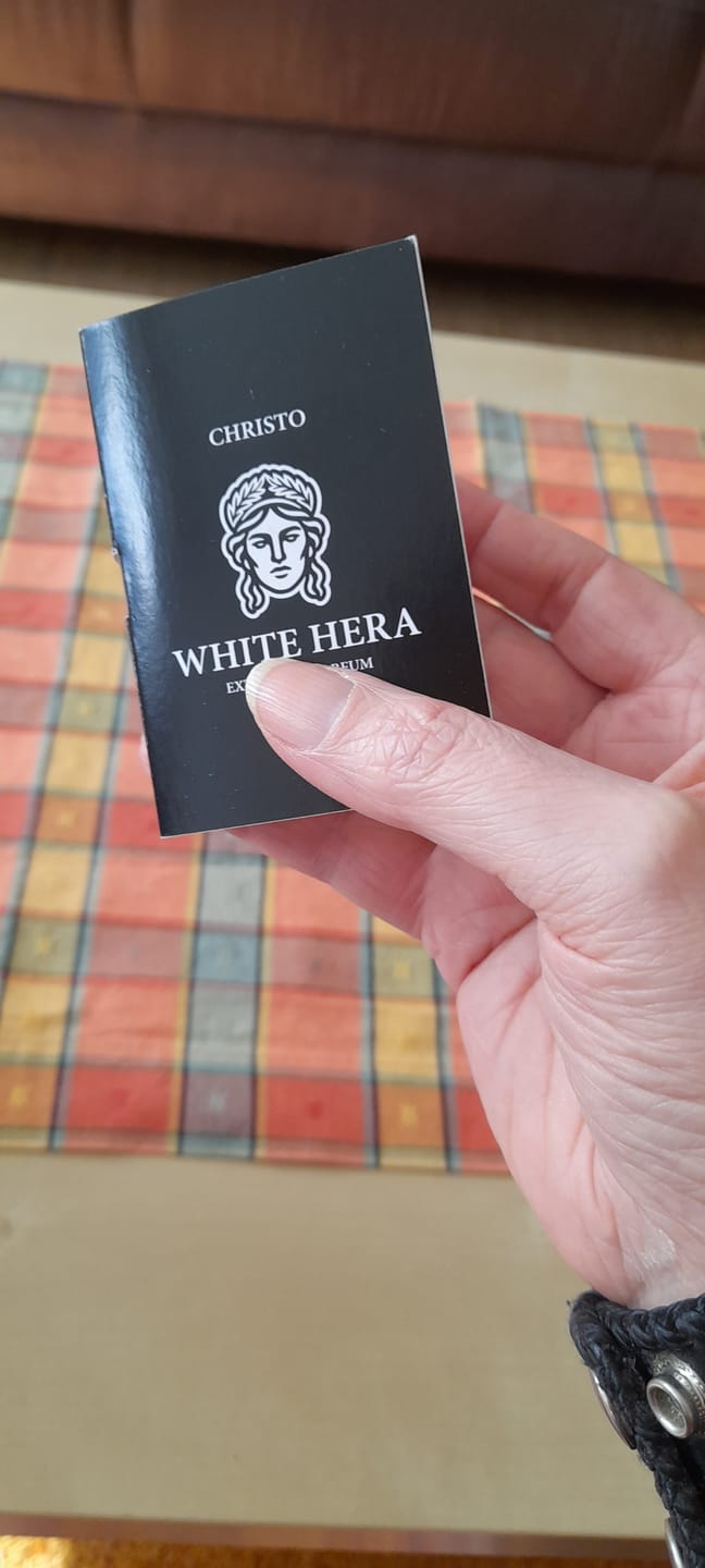 Customer photo review of WHITE HERA - Damen Parfum