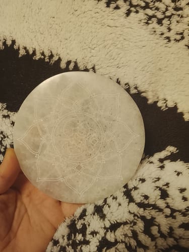Customer photo review of Placa de Selenita con Om || Limpieza de Minerales