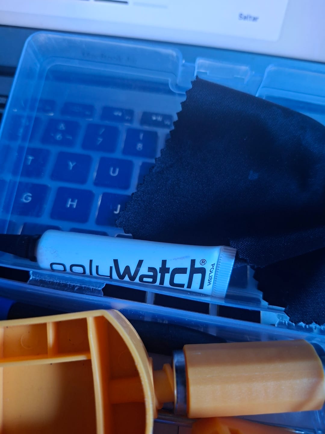 Customer photo review of Polywatch Polish Plastic - ¡Limpia rayas en cristal acrílico!