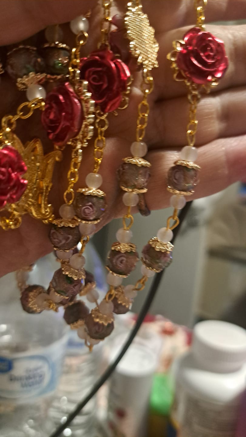 Customer photo review of Christianartworkshop Rose Accent Devotion Rosary with Sacred Heart: Gentle Faith for Daily Prayer