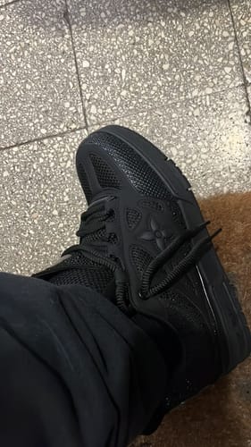 Recensione con foto di un cliente su Sneakers LV Skate Black Crystal