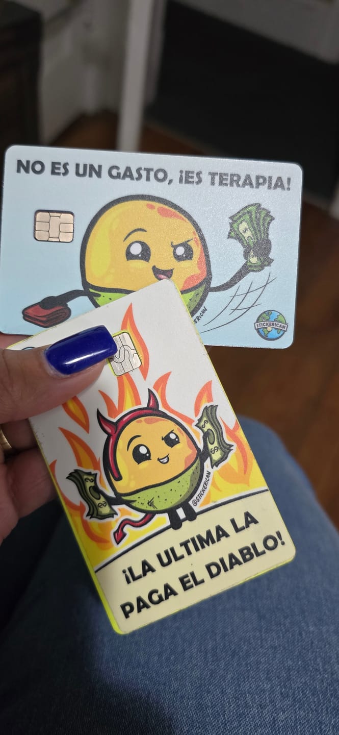 Customer photo review of No es un Gasto, es Terapia - Sticker para Tarjeta de Crédito