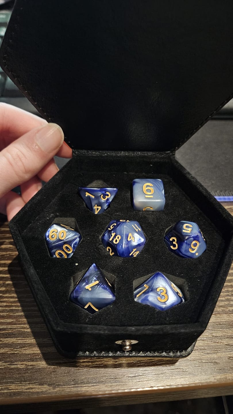 Customer photo review of Hexagon-Etui
