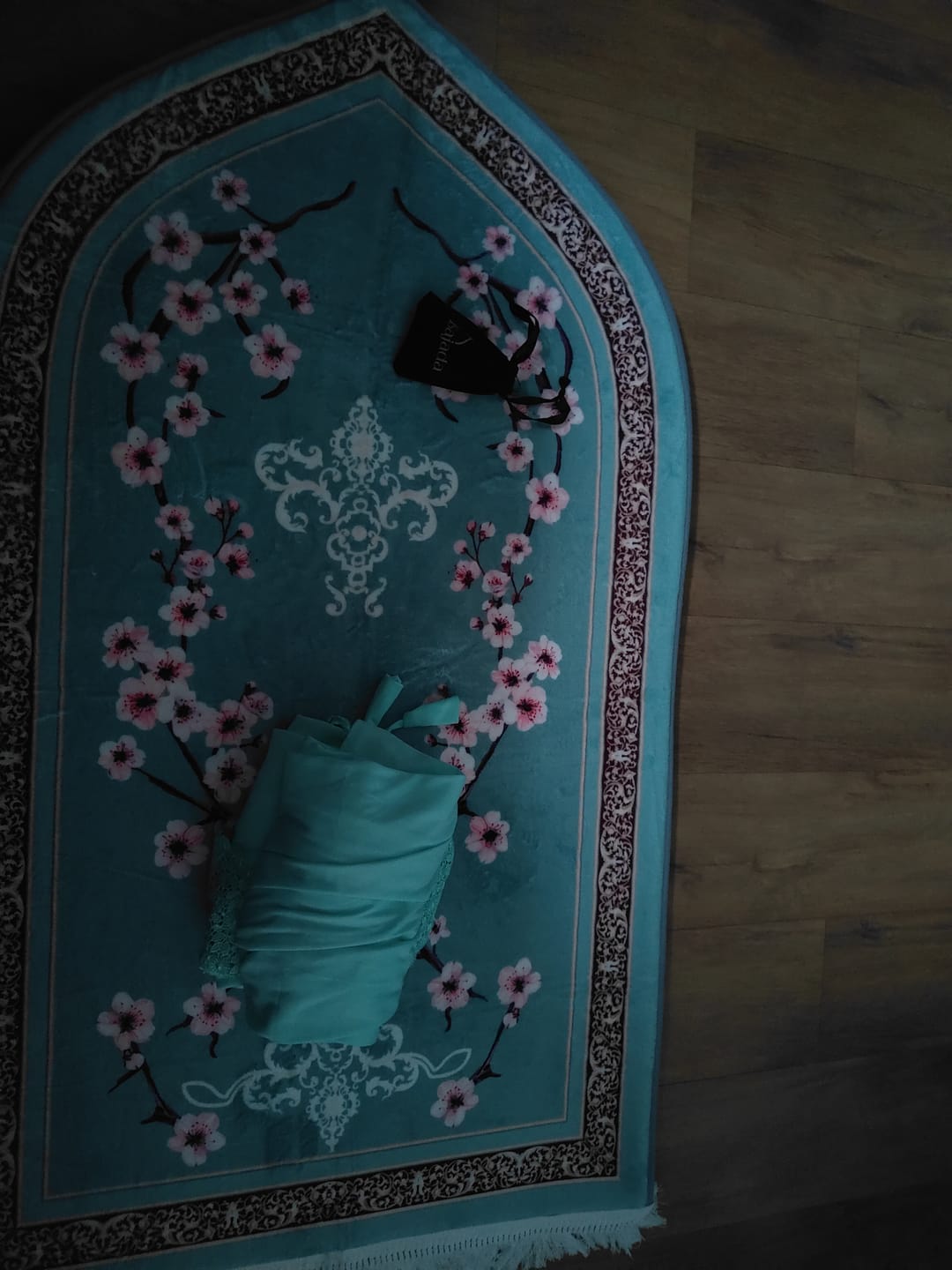 Customer photo review of Zehra Blossom Padded Prayer Mat