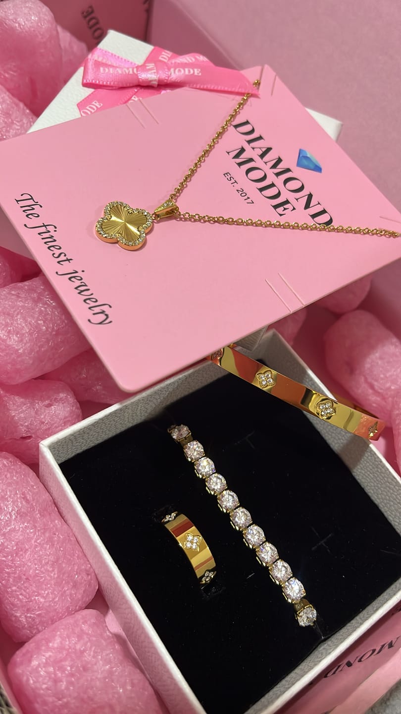 Customer photo review of Clover Stone Ring | 18K vergoldet