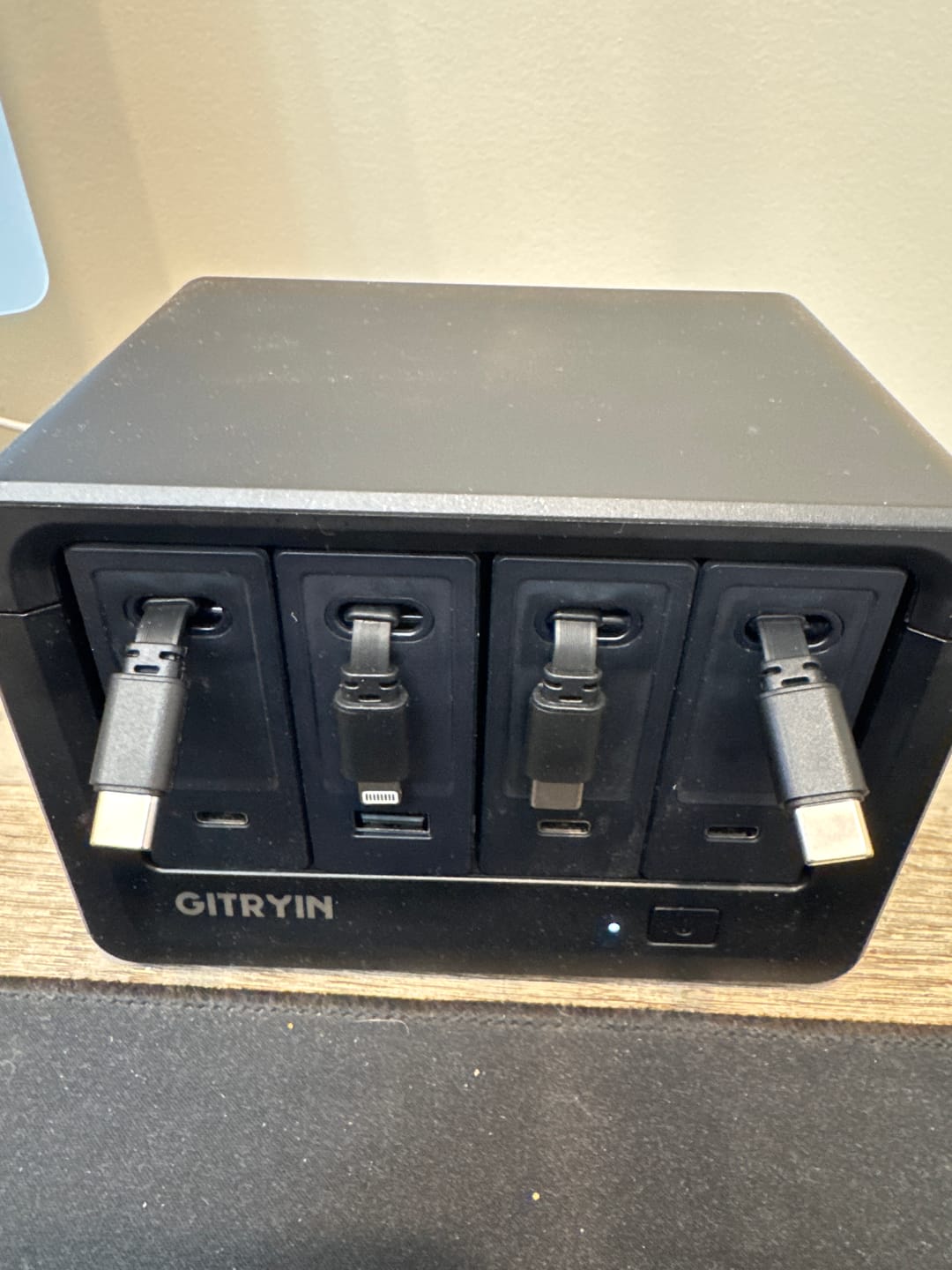Customer photo review of Gitryin Desktop Charging Station 12-in-1 (40W Combo)